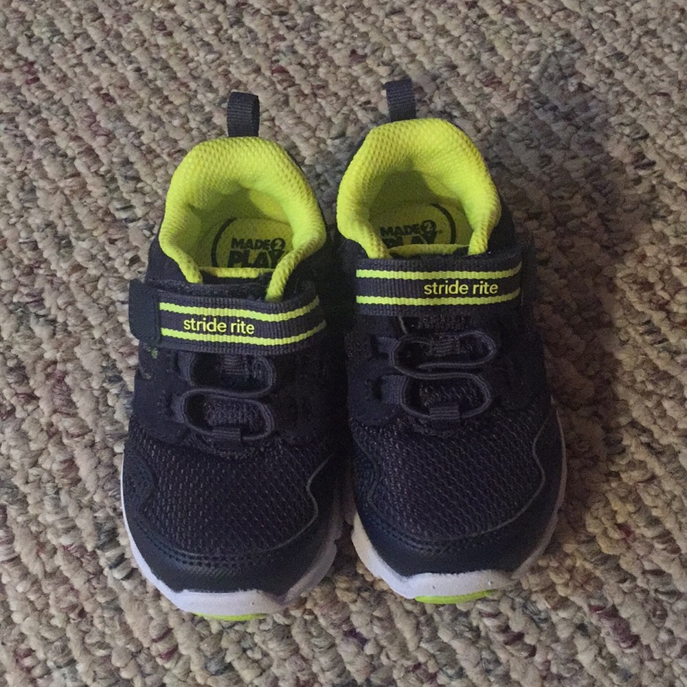 ✨NWOT✨ 5.5 wide Stride Rite baby sneakers